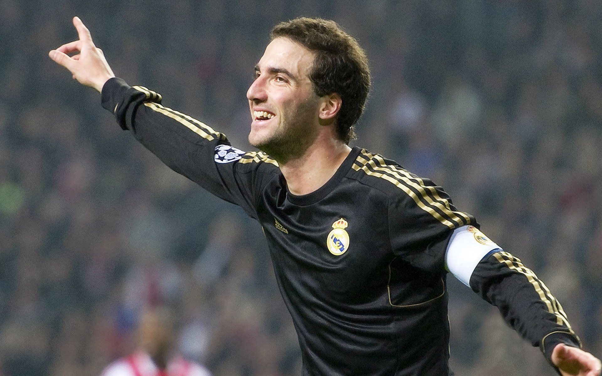 爱游戏中国官网-马赛球员伤病情况更新，马赛著名球星