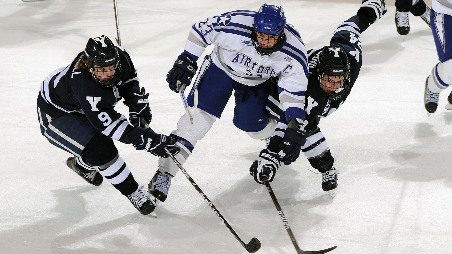 爱游戏智能平台-三年划频节奏图：中国逐年趋于“高频稳态”